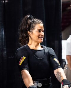 kayla in an equipped bench shirt